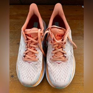 Hoka One One Clifton 8 (9.5B cantaloupe)
